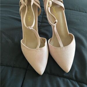 New never worn….Women's Light Pink Heels